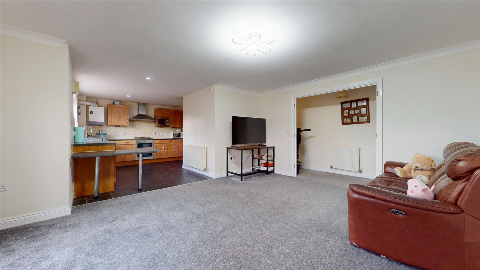 3 bed property in Vernier Crescent, Milton Keynes
